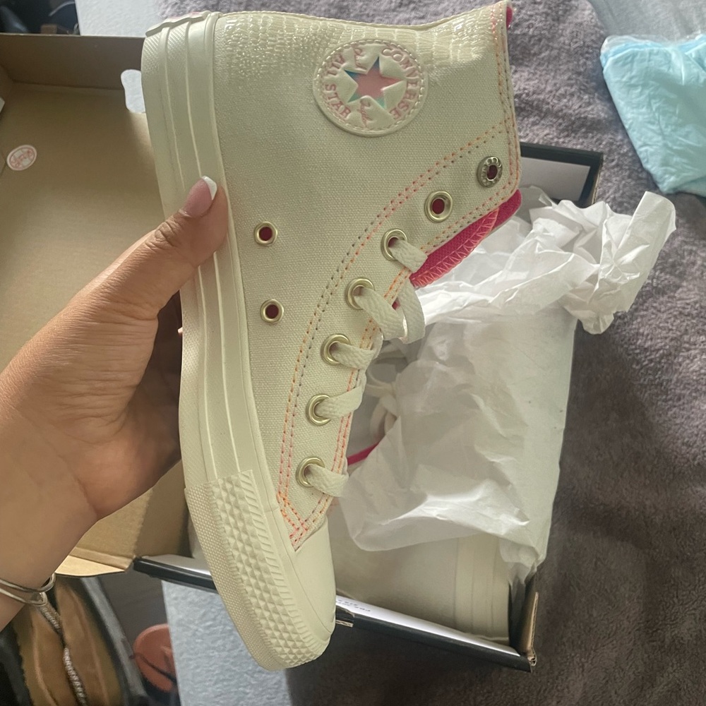 Brand new converse PINK